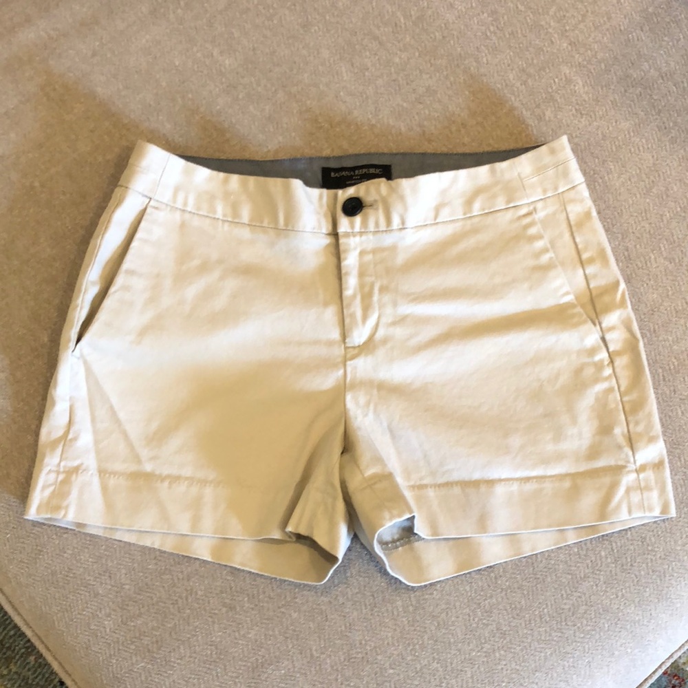 Banana Republic Kahaki Hampton Fit Shorts